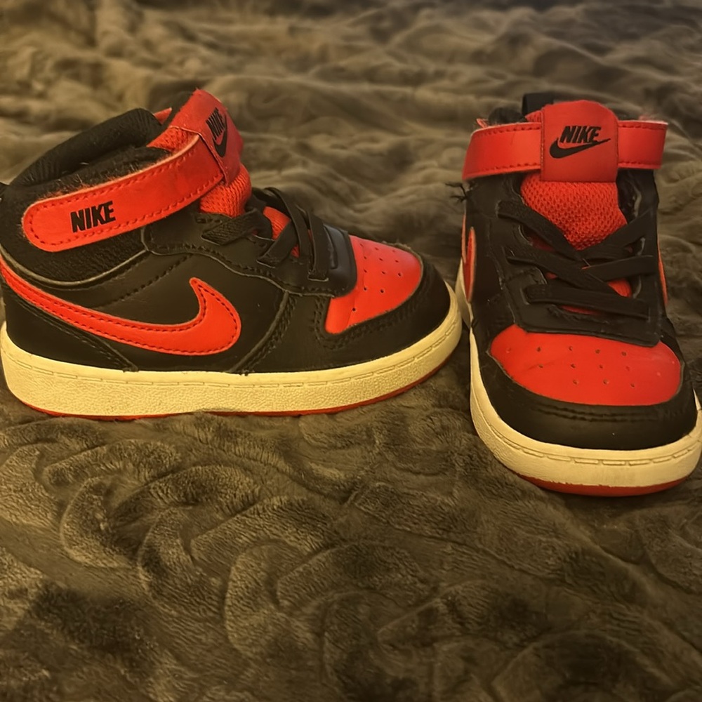 Red and Black Nike Toddler shoes - Picture 2 of 3
